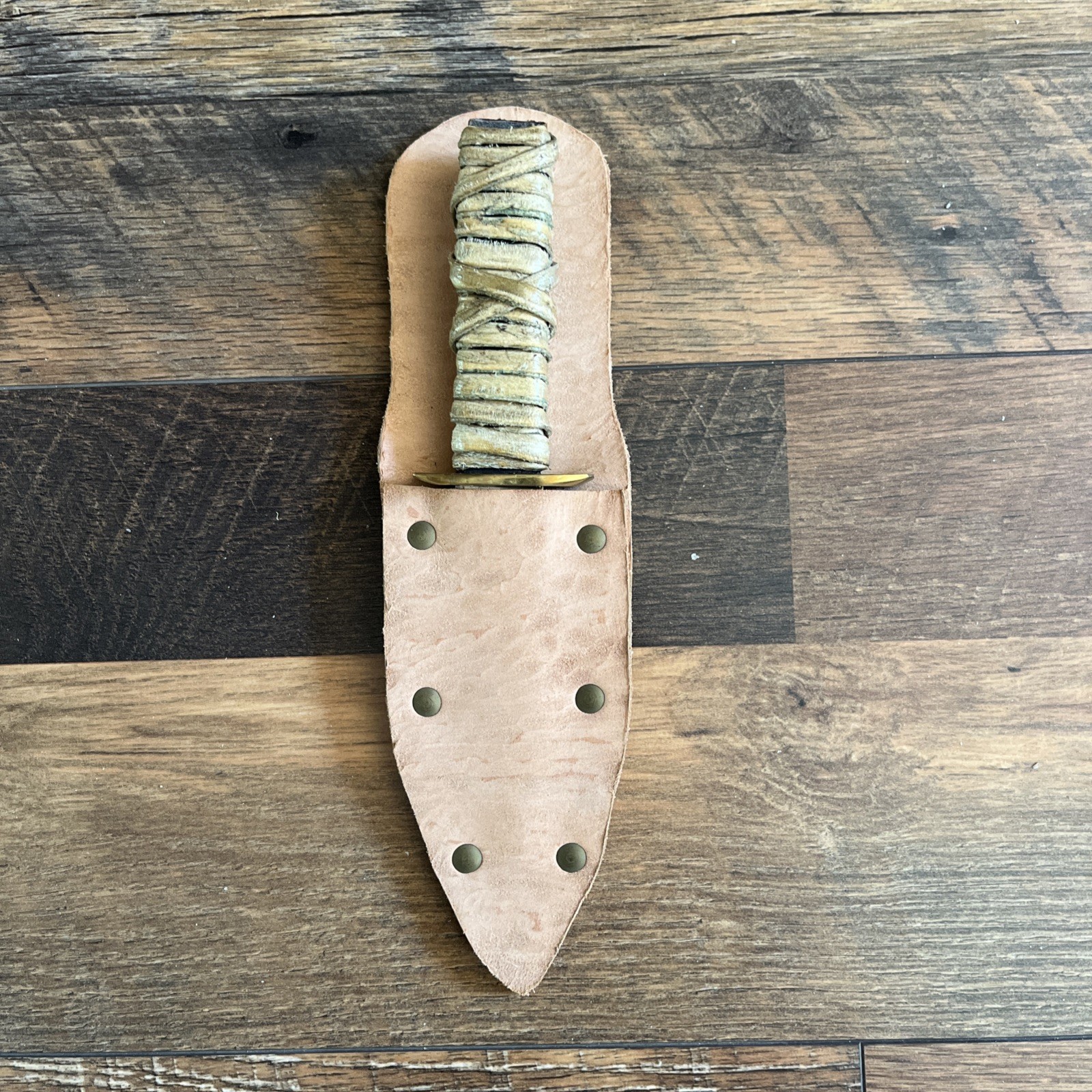 Vintage Larry Benoit S E Handmade Knife. Deer Hide Handle From 2001 Buck . Vintage Larry Benoit S E Handmade Knife. Deer Hide Handle From 2001 Buck .