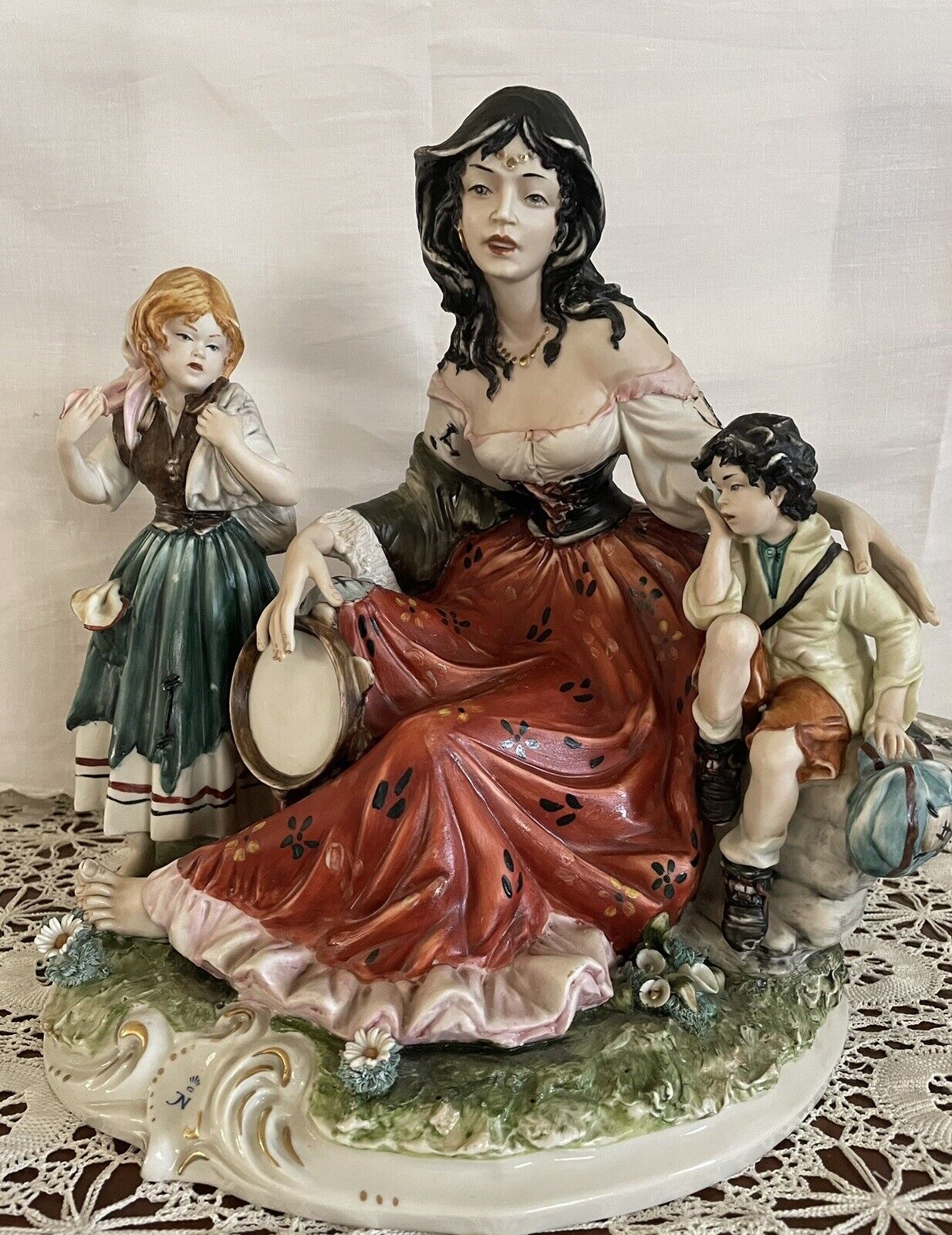 Capodimonte Figurine Mother & Children Artist Meneghetti Signed 12.5”X12” Excel