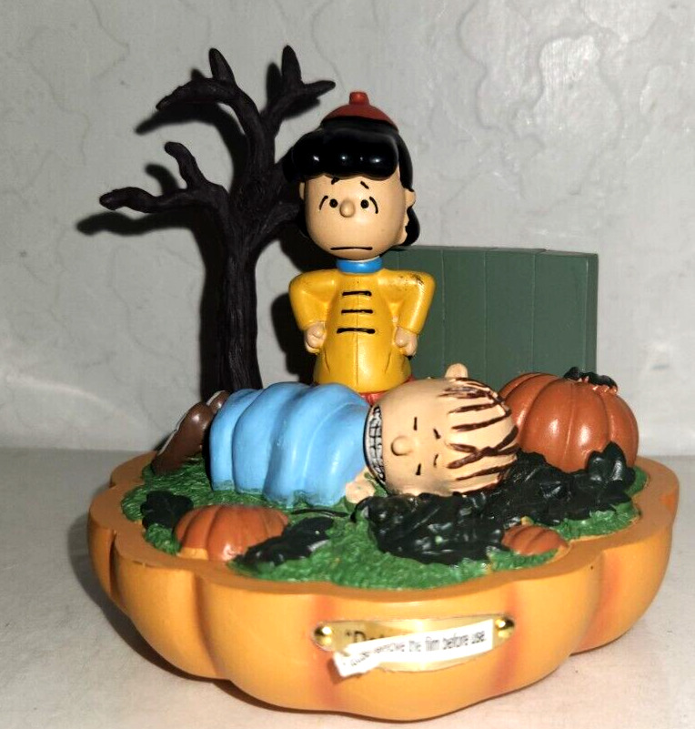 HAWTHORNE VILLAGE Peanuts It\'s the Great Pumpkin Collection \