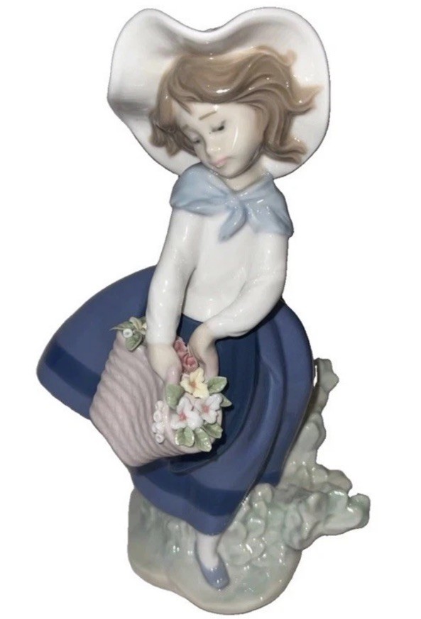 Fun Lladro  Pretty Pickings Girl With Basket of Flowers 7" Figurine #5222 Damage