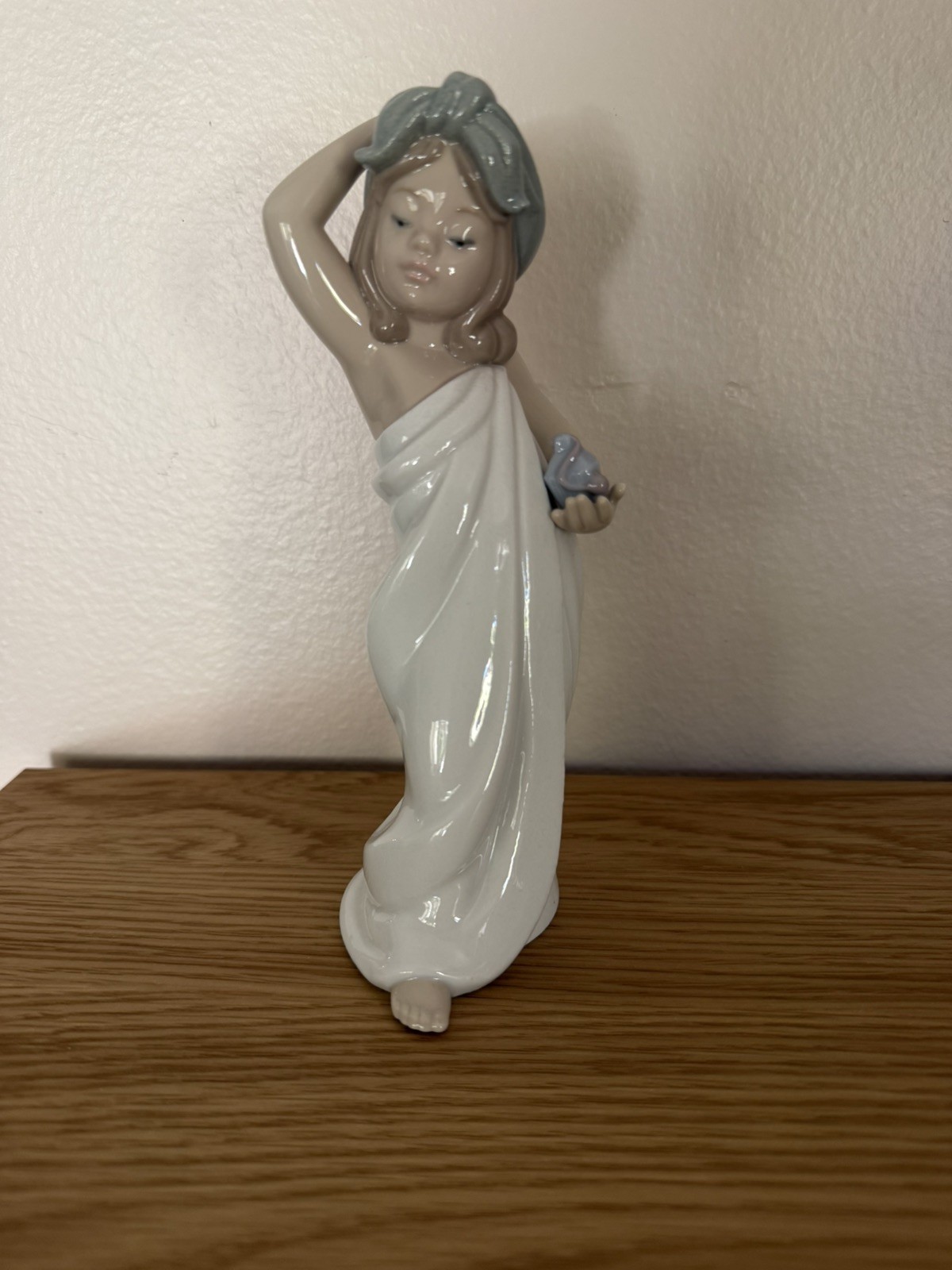Retired Lladró Figure 6799 Just Like Ne (Soy Tan Bonita) Girl in Towel-Pristine