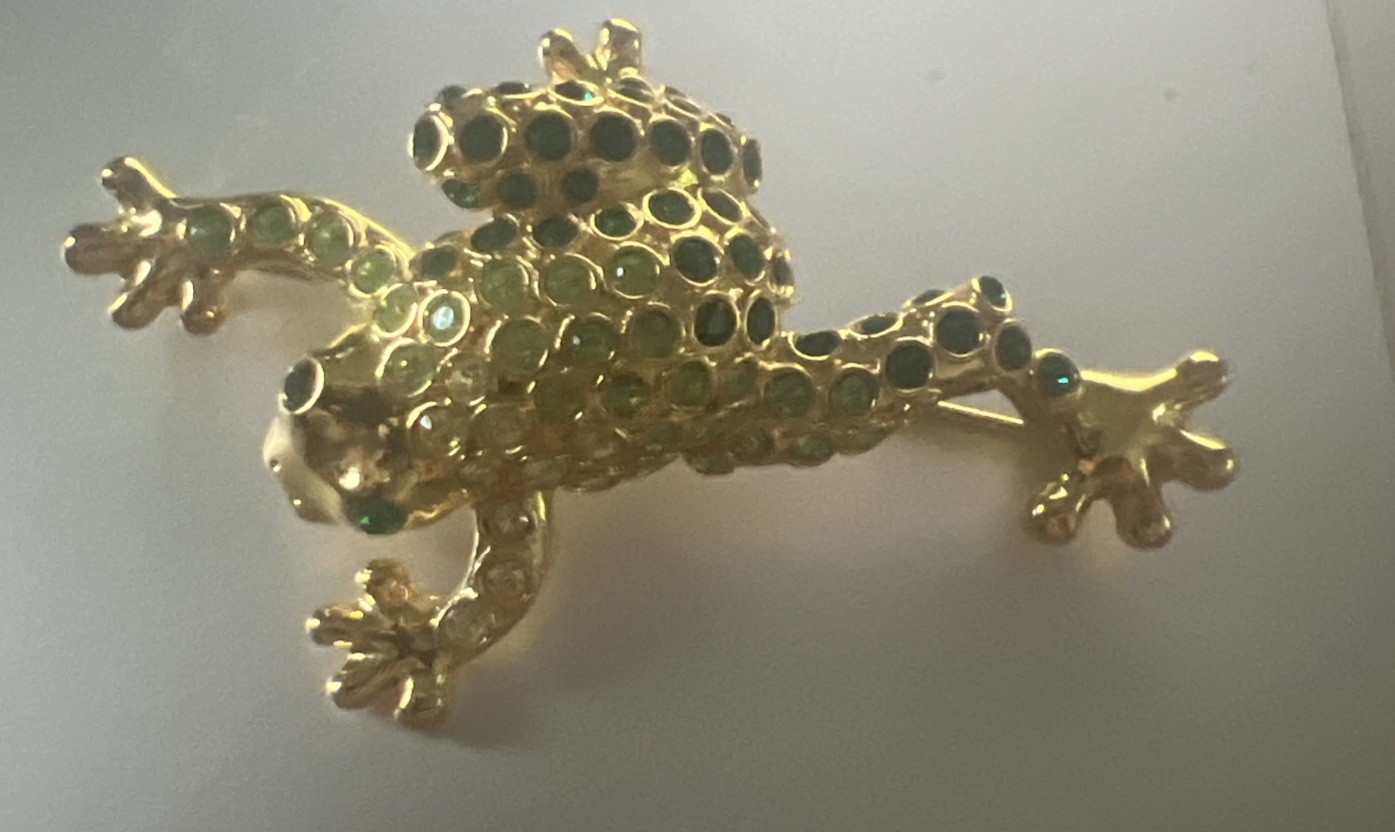 Vintage Monet" signed Frog Rhinestone Brooch Pin Green & Clear  Gold Tone 2.5”