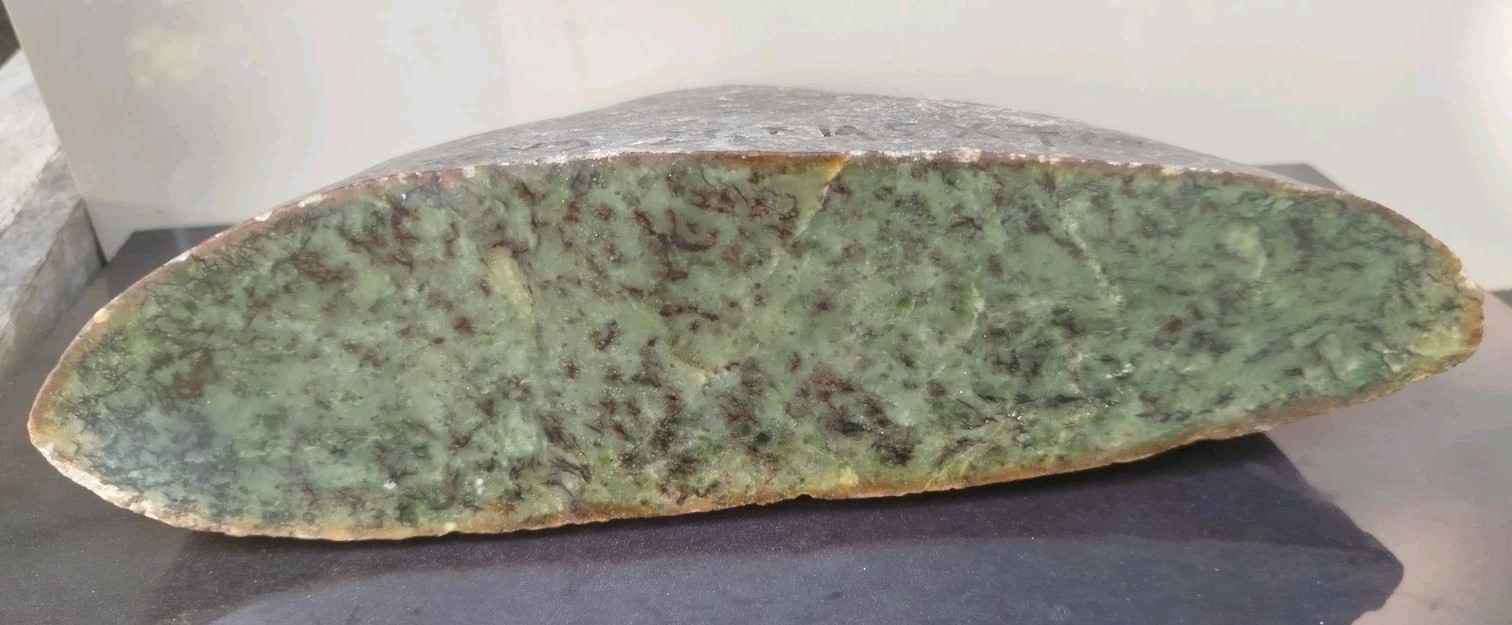 Natural Rough Nephrite Jade Stone – Raw Nephrite – Green Jade – 4,550 Grams