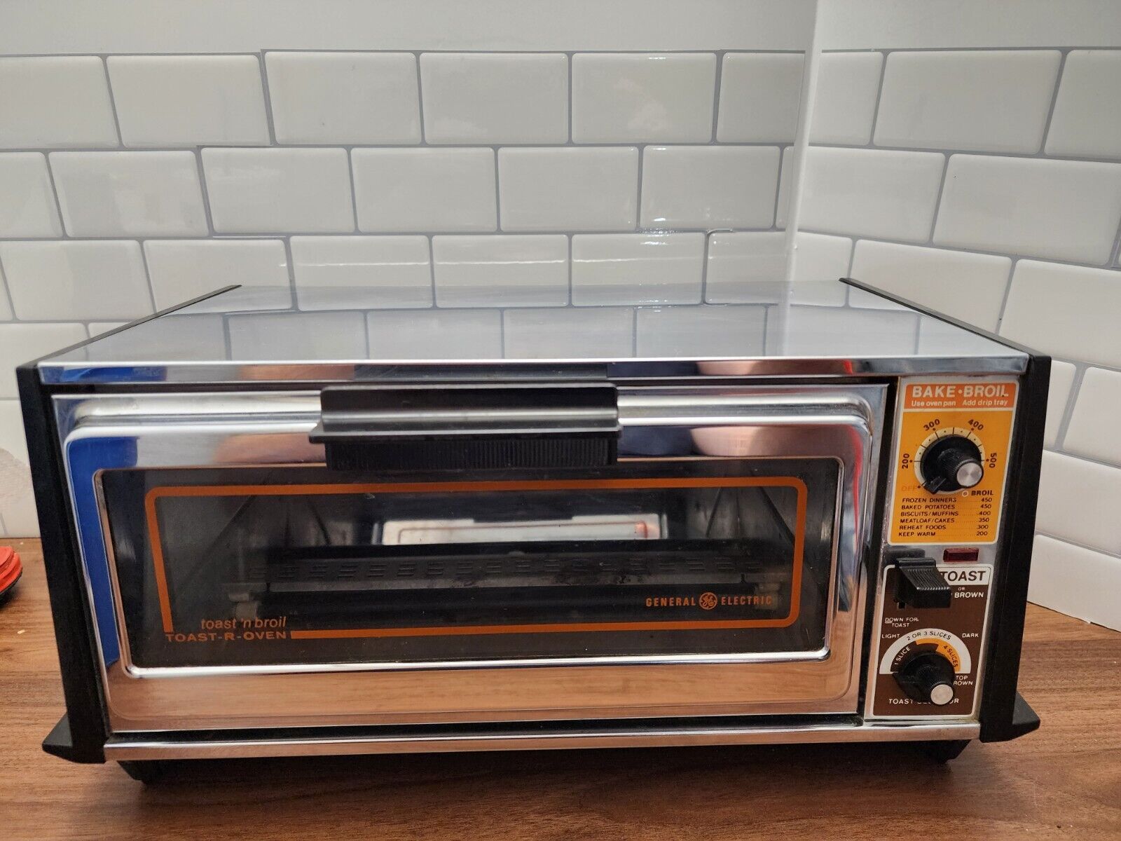 Vintage General Electric GE Toast-R-Oven Toast n Broil Toaster Oven 