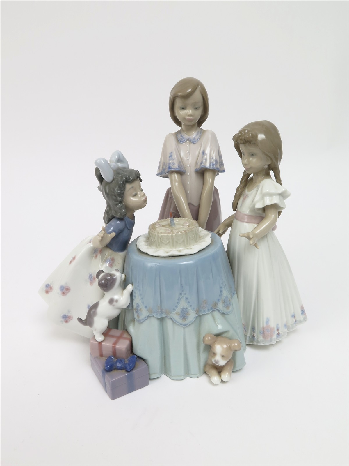 Lladró Making a Wish #5910 Porcelain Figurine Girl Dog Presents 9" Spain