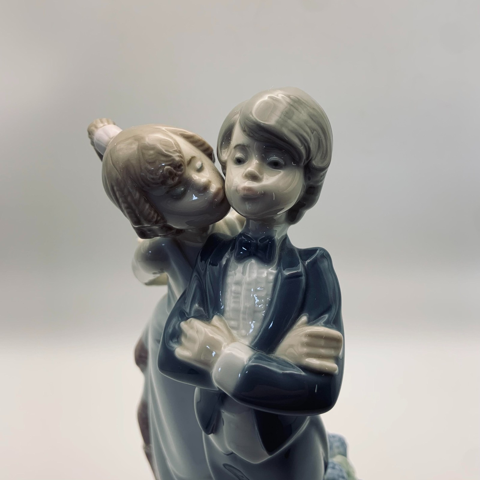 Lladro "Let's Make Up" Retired Figurine #5555 (Even Porcelain Couples Argue)