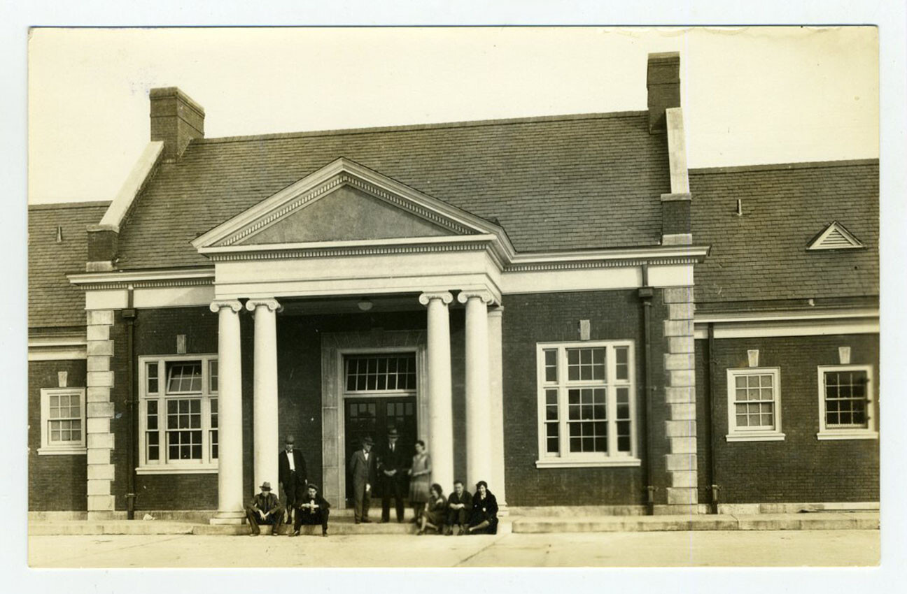 Undated (1930s?) RPPC Postcard- Unidentified People, Location