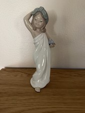 Retired Lladró Figure 6799 Just Like Ne (Soy Tan Bonita) Girl in Towel-Pristine picture