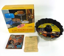 Vintage Nordic Ware 12 Cup Bundt Pan NOS Avocado Teflon w/ Box Booklet Receipt picture