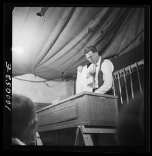 Photo:Undated 1930s Man Performing Magic Trick Stage Illusion Close Up picture
