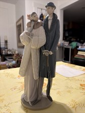 Lladro 1452 On the Town Porcelain Figurine Couple Young Lovers Repaired picture