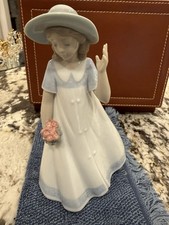 Lladró Porcelain Sculpture Figurine Girl with Flowers, Handmade in Spain picture